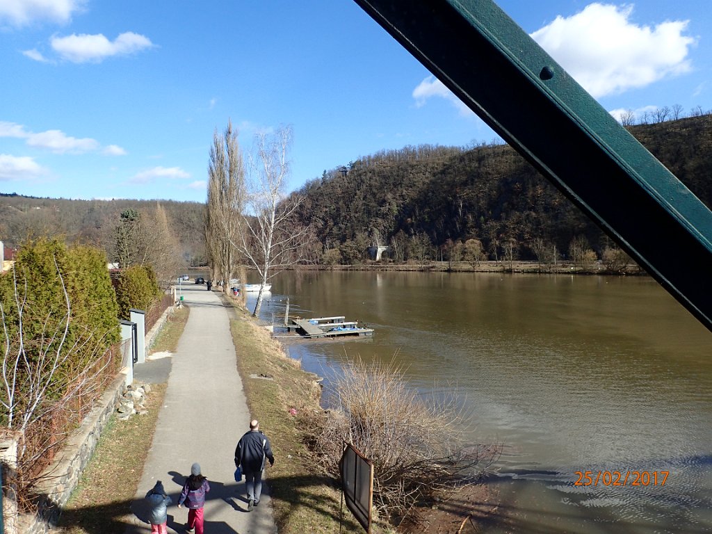 P2250314.JPG - Vltava z mostu v Davli